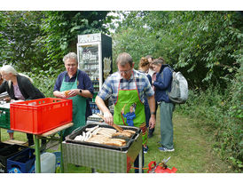 Feier des Mährisch-Neustädter Wachsstockfestes an der Weingartenkapelle (© Karl-Franz Thiede)